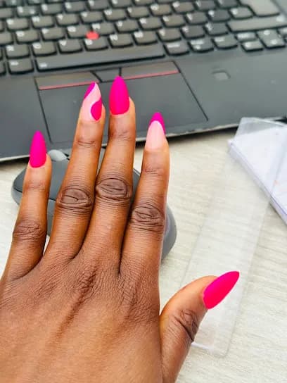 Lux Nails Derby - Head Spa