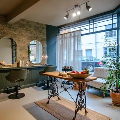 QUEEN ST. HAIR - Head Spa