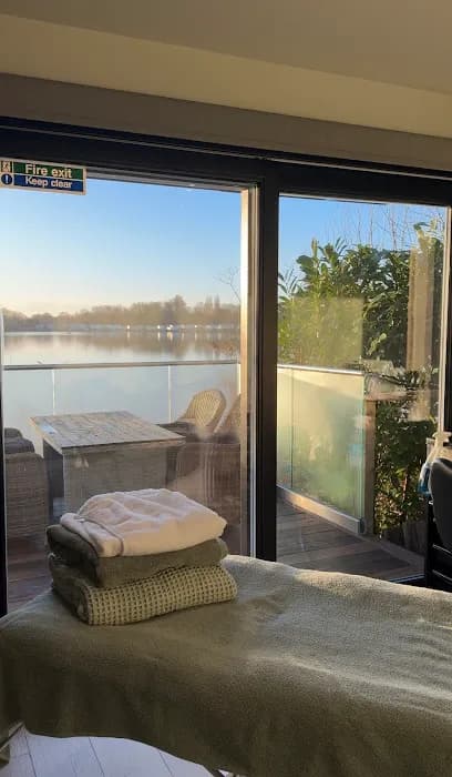 The Hideaway Clinic - Head Spa